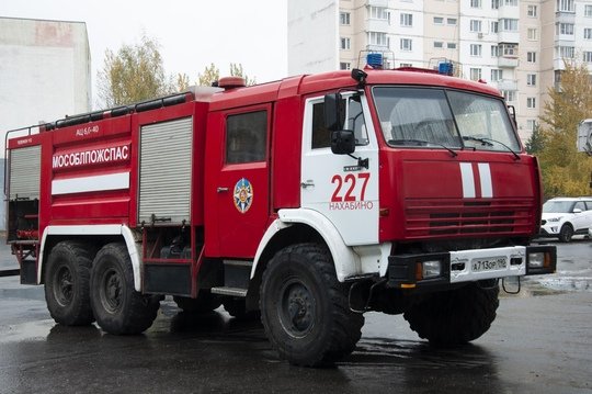 🚒 Вчера работники 222-й и 227-й пожарно-спасательных частей #Мособлпожспас спасли 8 человек в ходе тушения пожара в многоквартирном доме в городе Дедовске Истринского округа